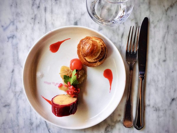 Comment préparer une crème de chou-fleur onctueuse avec des croûtons dorés?